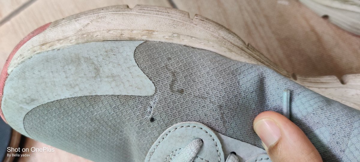 YadavBulbull's tweet photo. @SkechersIndia 
I  purchased a product on 09/04/23 from your exclusive store which is located at promenade mall, vasant kunj,New Delhi.I spent 8499rupees to buy a shoe pair.
Now last 15-20 days shoes is bursting / cracking from both sides.
I am highly disappointed. https://t.co/Te0joIwi6E