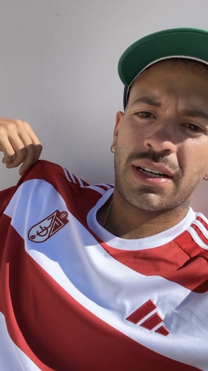 🕶️❤️🔝

No te queda mal, <a href="/ferxxo4/">ferxxo</a>.

#𝙀𝙩𝙚𝙧𝙣𝙖𝙇𝙪𝙘𝙝𝙖 🇦🇹