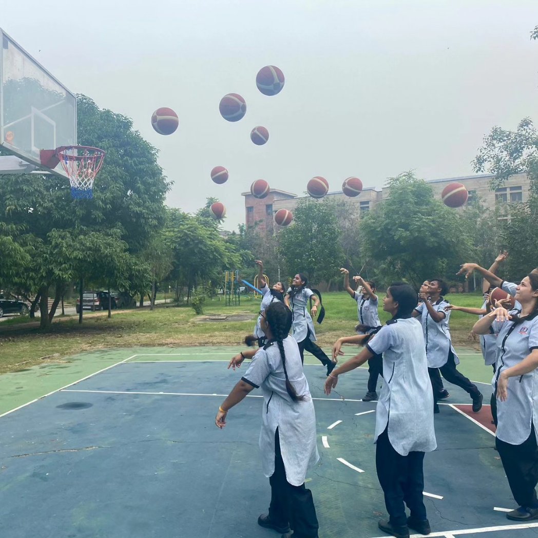 pradyutvoleti's tweet photo. Over 100 Girls at Savitri Bai Phule Girls School in Noida learning lifeskills through Basketball with the support of @HCL_Foundation https://t.co/mi58M45628