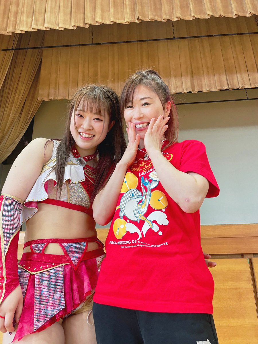 Kaho_Matsushita's tweet photo. 今日赤のつっかさんコスを着たら、明日それ着ると思った！とたくさん言われました🫣
明日は松下楓歩として紫コスを着たいから、今日着たの！！
一緒に着て並びたい気持ちももちろんあります！でもそれは明日じゃないなという気持ち😬
#iceribbon https://t.co/7NChVdYEWJ