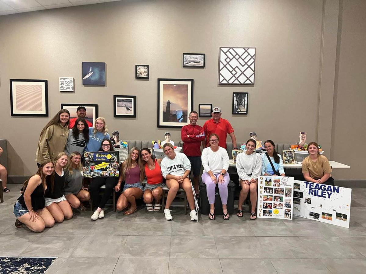 Bullets_18u's tweet photo. Last night we celebrated our 4 seniors before they head off to play college softball. It was a night where we laughed and cried but most importantly thanked our leaders for what they’ve done for our program! https://t.co/IRMt1t2SH9