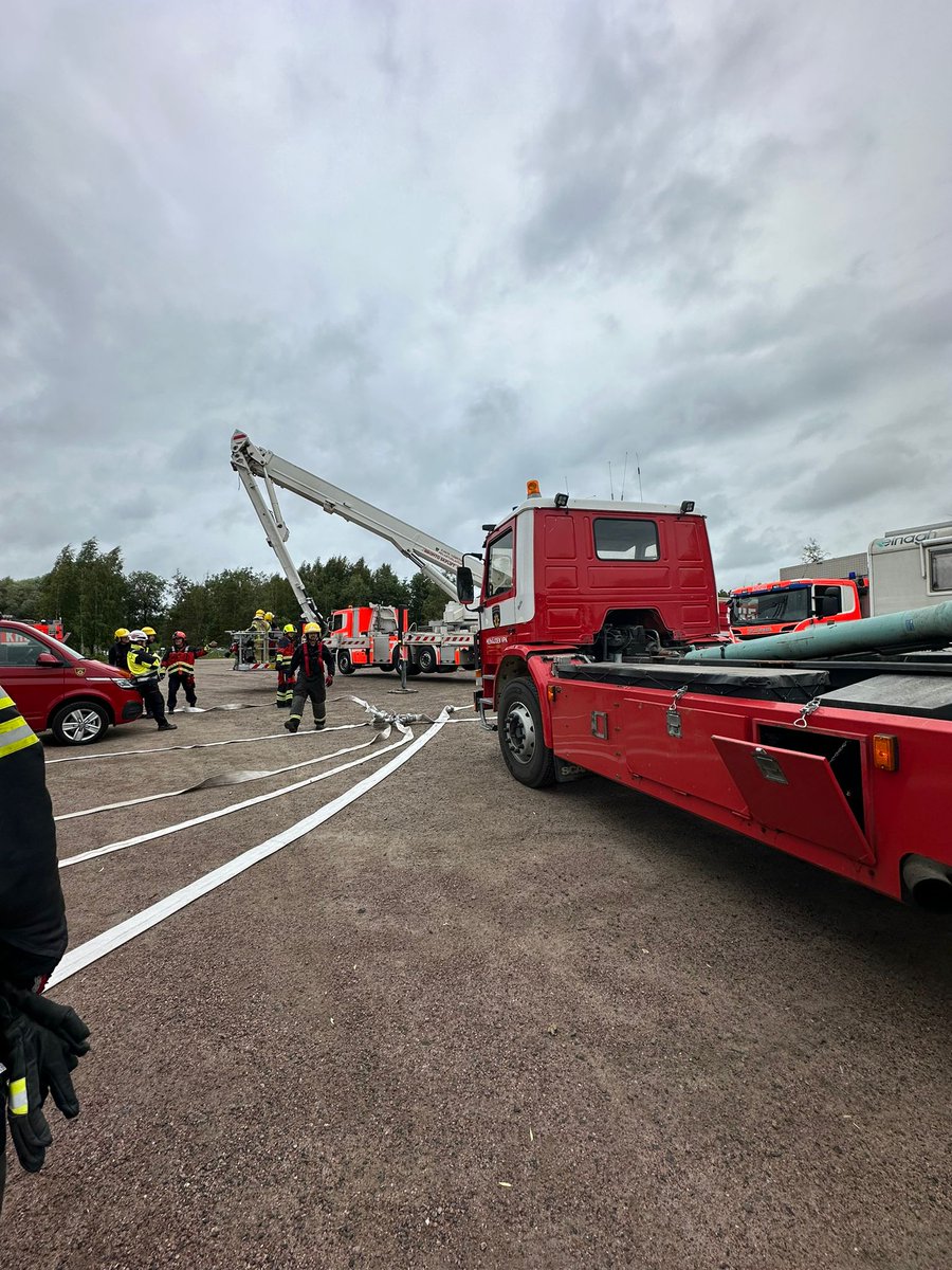 Yhteisharjoitus sammutusvesihuollon merkeissä Janakkalan aseman II-työvuoron kanssa tänään Turengissa.
