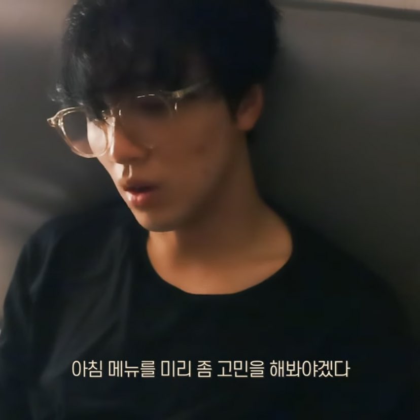 moonbackk's tweet photo. หล่อชิบหาย https://t.co/f2CvkcEIu2