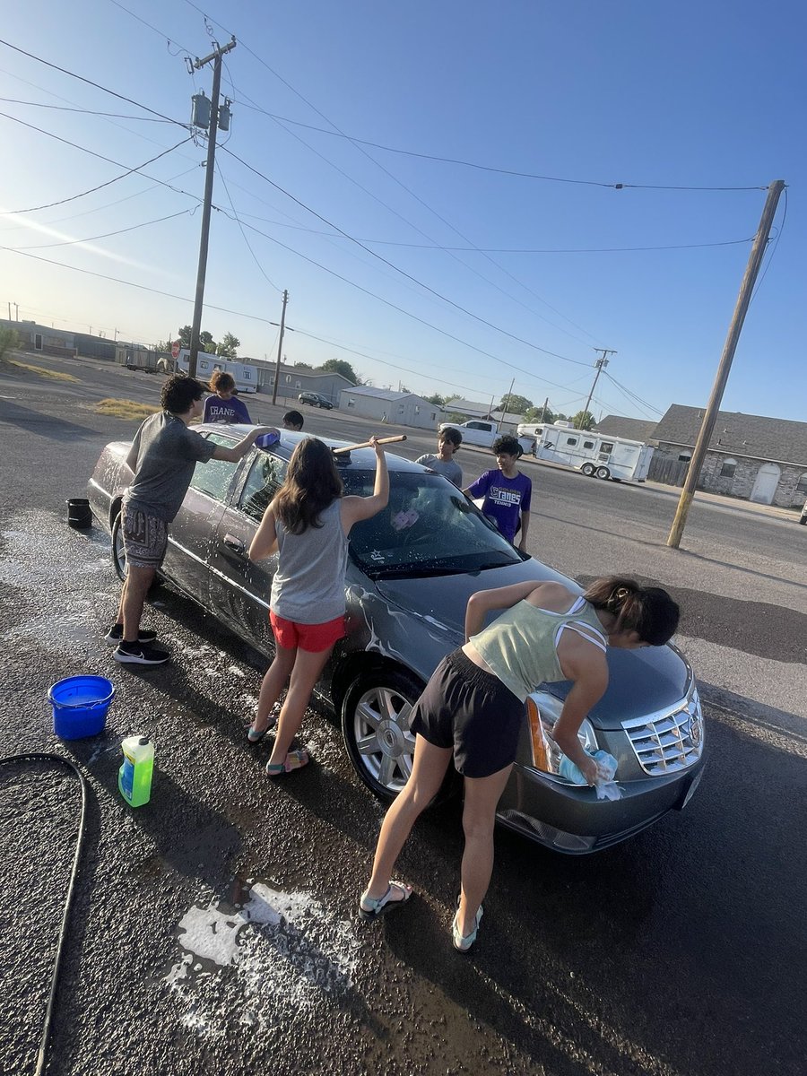 CoachPahl's tweet photo. Come by The Dugout to get your vehicle washed by Crane XC! @JordanClack3 @CoachJesseRizo https://t.co/7bAuLvNOgt