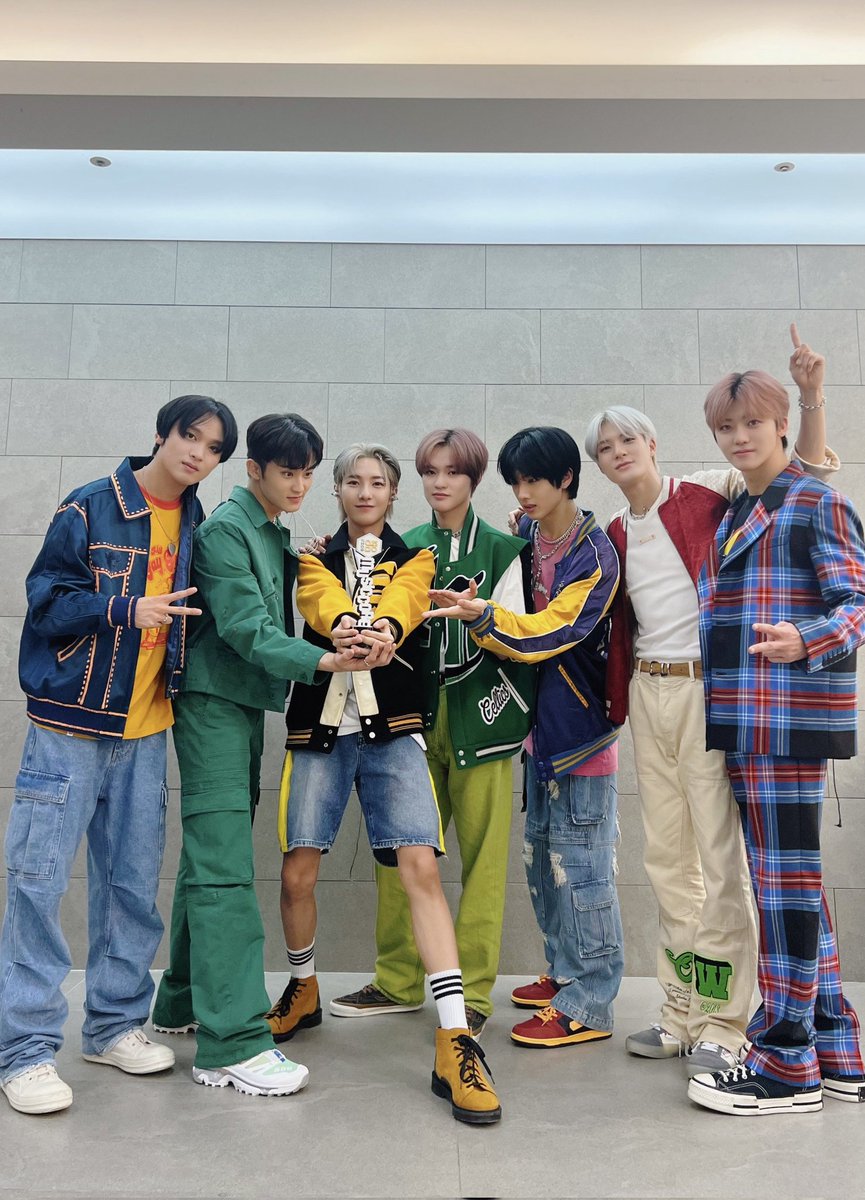 Jaemminr's tweet photo. Czennies, thank you for cheering us on today! We are so grateful for #ISTJ3rdWin. You are the best fans in the world! We hope you had as much fun as we did today watching us on Music Core. Anyway, let's have even more fun time until Sunday!

https://t.co/V6B3d6WDYl https://t.co/L3DkW2K97V
