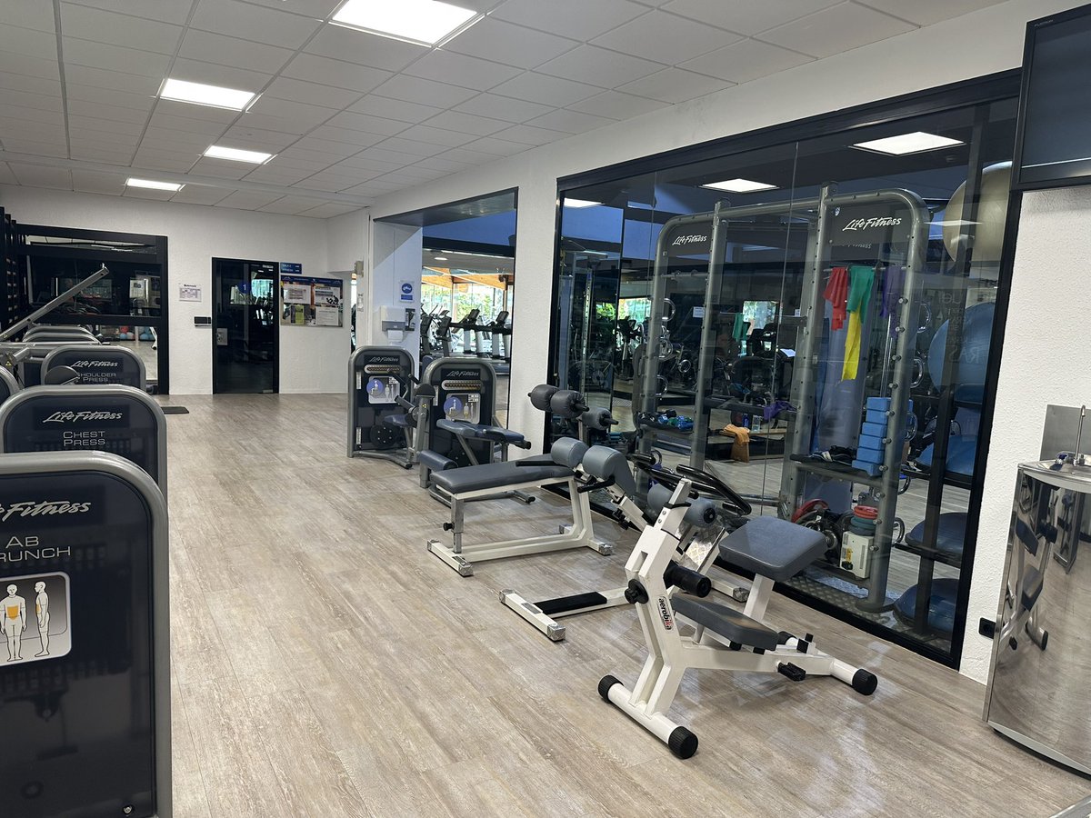 Matt74P's tweet photo. Much needed holiday workout.  To much food and drink consumed so far.  #hot #gym #holiday #workout https://t.co/h2RzI7HQCQ