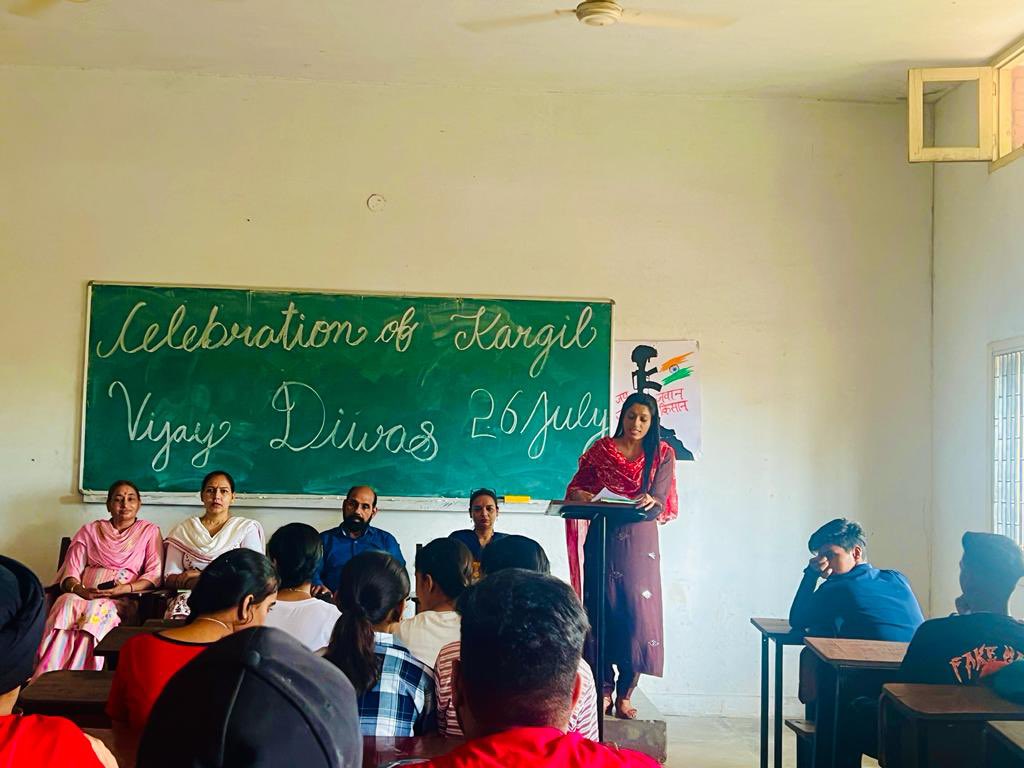 skmidha252's tweet photo. Kargil Vijay Diwas celebrated by NSS unit,Red Ribbon Club and department of History,DRV DAV Centenary College Phillaur https://t.co/HCJeN6uKjn
