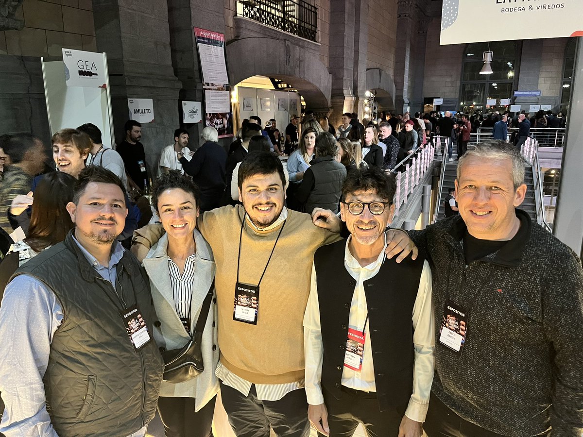 Hoy Nos Representan Eze y Romy,Equipo de: <a href="/fincasLattarico/">Fincas Piedras Blancas/La Familia/Bodega Lattarico</a> <a href="/PabloBassin/">Pablo Bassin</a> 
Gracias/ <a href="/VinotecaMRWines/">Musu</a> Es muy grato ser parte de Ustedes!!!!
<a href="/avilacristian18/">Cristian Avila</a>