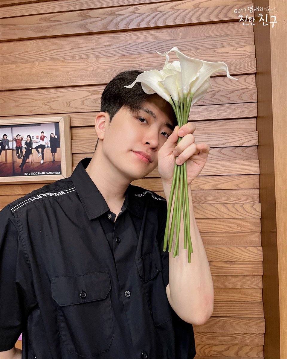 mbcbf_ever's tweet photo. 🦦친친🦦

하트뿅뿅 귀요미던 나, 오페라 극장에선 멋진 경호원?!

#MBC #RADIO #GOT7영재의친한친구 #친한친구 #친친 #달친친 #달디 #GOT7 #갓세븐 #영재 #YOUNGJAE https://t.co/EY46XXHjD5