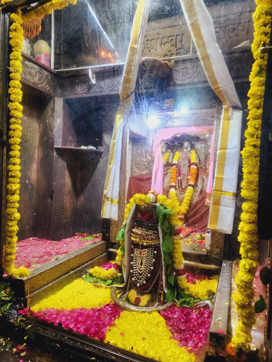 12Jyotirling's tweet photo. श्री ओमकारेश्वर ज्योतिर्लिंग जी के संध्या काल के दिव्य दर्शन 29.07.2023 https://t.co/7ZHntfUMNG