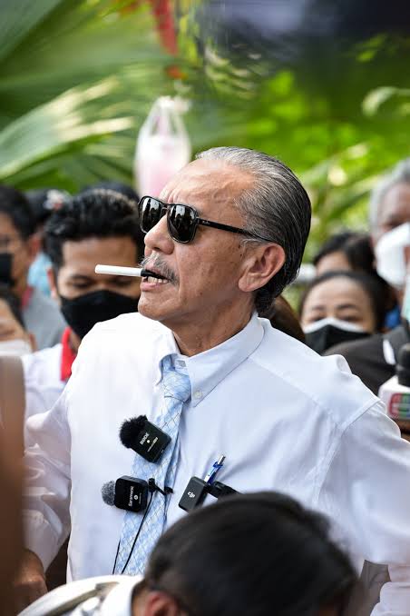 ณ ตอนนี้ประเด็นที่ชวนอึ้งมากที่สุดคือ ใครเป็นแบ็กอัพให้เฮียชูวะ 555555 ทำไมแกถึงแฉเอาแฉเอาแล้วยังมีสวัสดิภาพในชีวิตอยู่ 😂 สุดมาก #เพ้อเจ้อ