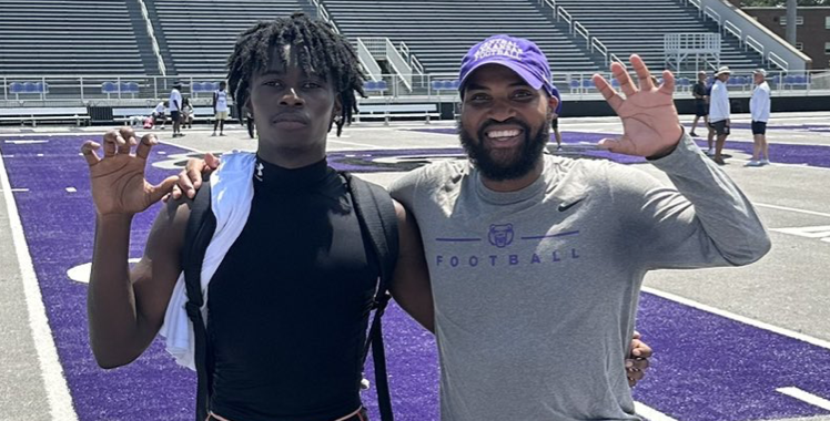 6starfootballMO's tweet photo. CENTRAL ARKANSAS CAMP COVERAGE I Safety prospect earns new offer, several others impress

💯A look at several prospects that raised their profile in Conway
@Jake0gillespie @noah_hopkins4 @Sayy10enn @KyndrickW 

https://t.co/NApqCBuCph https://t.co/XVikLcQV4p
