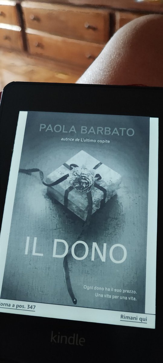 AleilaFin's tweet photo. @artdielle @lanavediteseoed @bettywrong @recerusse @danisetta @Basil_73 @Contornidinoir @raf_rob @TLarina1837 @LorenzDelPietro @moni_tes @_EMANUELE_D #cosaleggonelweekend. #ildono una bella scrittura e una trama molto particolare. Al momento lo consiglio https://t.co/LGf58ENavL