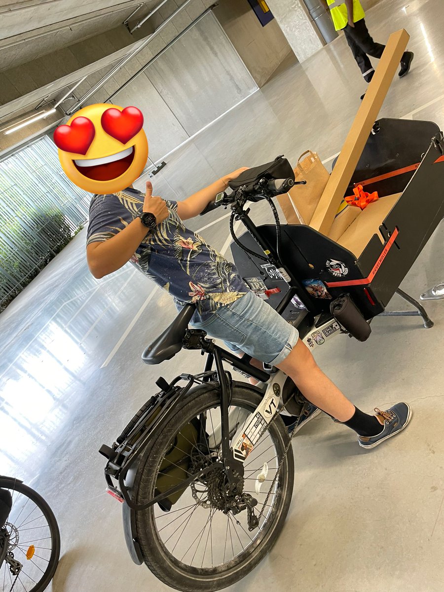 1ere fois en vélo cargo aujourd’hui !Merci à @NErw4n pour le prêt et ta confiance ! 🤗