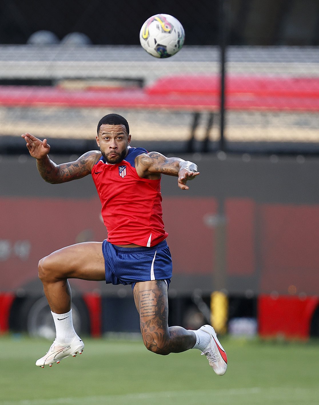 Memphis Depay on X: Show love and get it back ♾💙❤️   / X