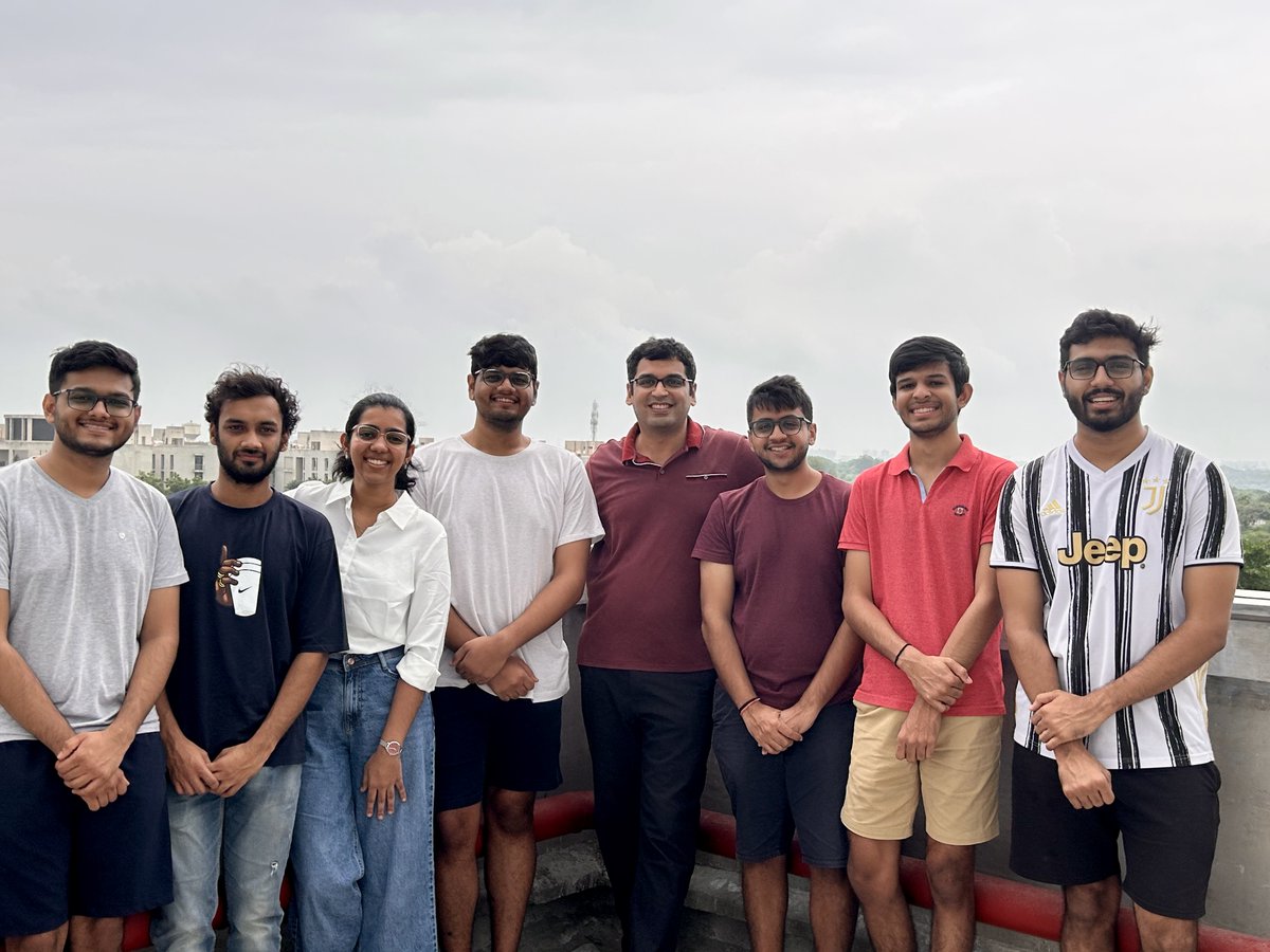 nipun_batra's tweet image. Our students @cse_iitgn @iitgn are going places!

MS admits at CMU, UC Irvine
Jobs at Oracle, SKAN.ai
Predocs at RBCDSAI 

Gold medals and silver medal for highest and second highest CPI! 

Gold medal for outstanding research!