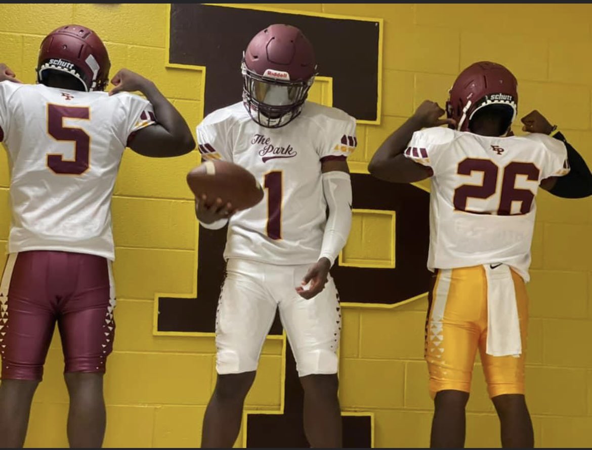 DaParkFootball's tweet photo. Doing big things at The Park! Watch out WE ARE on the HUNT!@Coach_Wright50 @_coachfreeman @Coachprime11 @KirbySmartUGA https://t.co/yERrVNPCn4