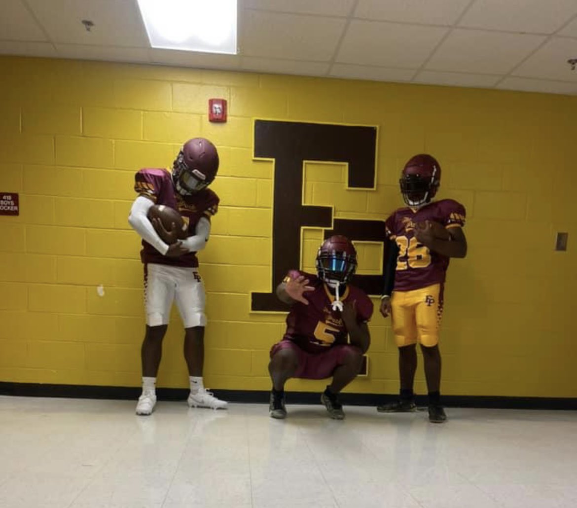 DaParkFootball's tweet photo. Doing big things at The Park! Watch out WE ARE on the HUNT!@Coach_Wright50 @_coachfreeman @Coachprime11 @KirbySmartUGA https://t.co/yERrVNPCn4
