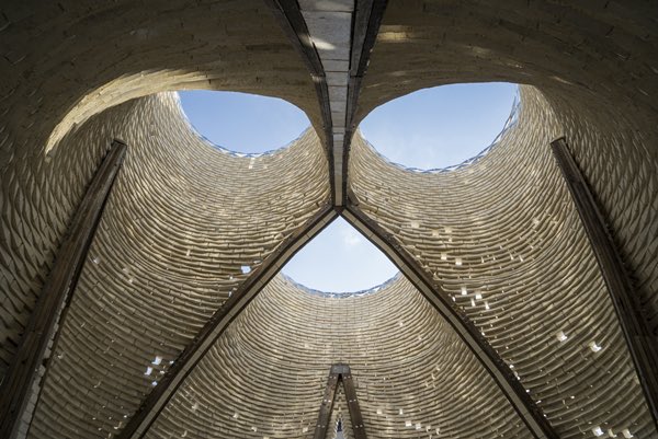 “Fungal architecture is more than just a new trend; it embodies a paradigm shift in the way we envision our built environment.” — <a href="/SammiGale5/">Sammi Gale</a> 

Read more: grimshaw.foundation/stories/fungal…