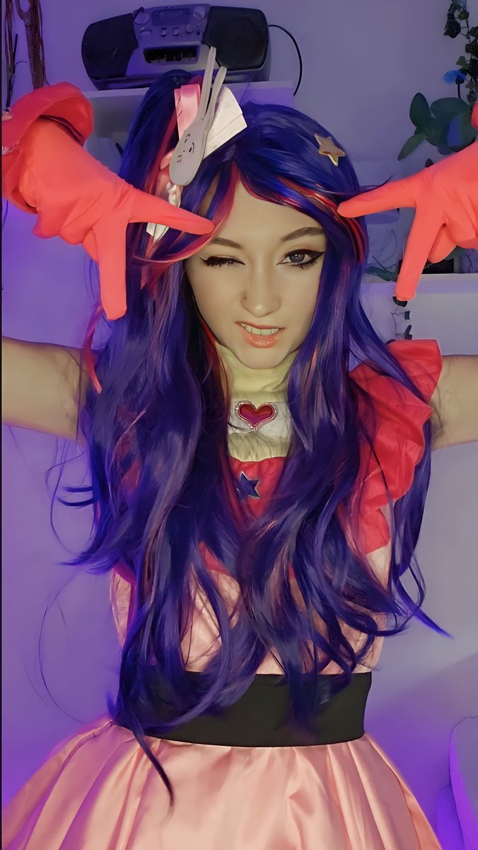 Sweetcosplays's tweet photo. Actually really hungry for oreos with milk rn idk why #ai  #cosplay #anime #animegirl #cosplayer #cosplayergirl  #egirl https://t.co/e6hb2KdsMw