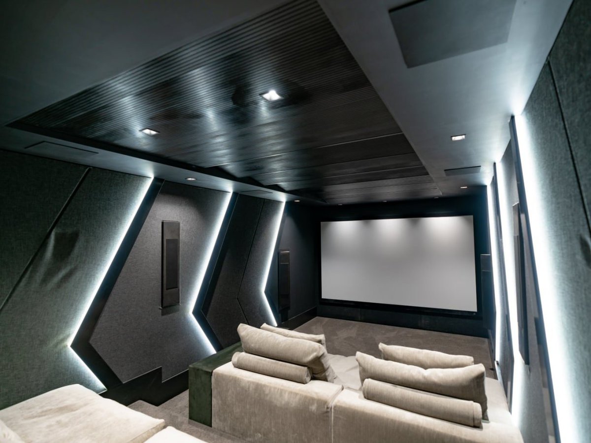 Kathy__White's tweet photo. Welcome to the swimming pool, cinema, winery, sauna, barbecue https://t.co/UbBHC3TP7z