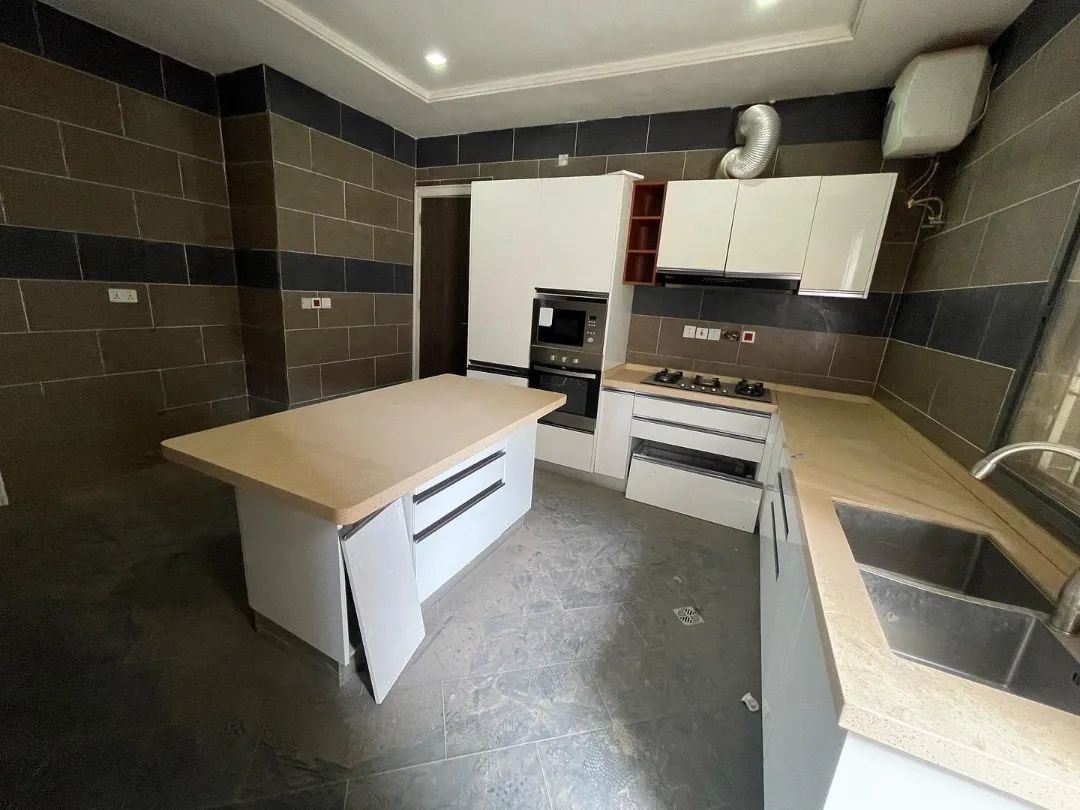 fortcubesrealty's tweet photo. A 4 Bedroom Terrace Duplex with Boys Quarters Available FOR SALE
Location: Guzape, Abuja
Price: N185M
For Inspection:
07055550475 https://t.co/nFnDennRqO