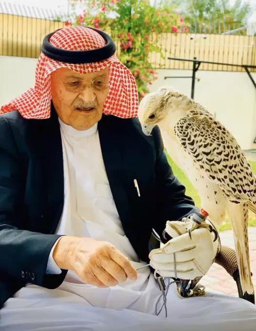 لاحول ولا قوة الا بالله وإنا لله وإنا إليه راجعون 'بإسمي واسم قبيلة البجايدة من عنزه عامه اتقدم بأحر التعازي لعائلة الهذال خاصه ولقبيلة عنزه عامه بوفاة المغفور له الشيخ متعب ابن محروت الهذال  #متعب_محروت_الهذال