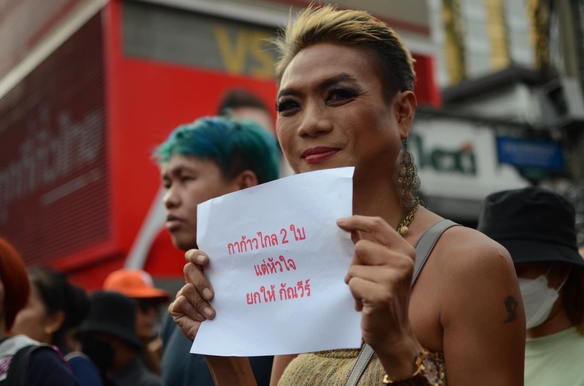 FairPartyTH's tweet photo. พรรคเป็นธรรม ขอขอบคุณประชาชนที่ส่งกำลังในให้กัณวีร์ ส.ส. พรรคเป็นธรรม 🧡💙🙏🏻

เราจะทำหน้าที่แทนความไว้วางใจ เป็นปากเสียงแทนประชาชน ไม่มีวันทรยศหักหลังประชาชน หรือเสียสัจจะต่อประชาชนโดยเด็ดขาด

ด้วยรักและศรัทธาในประชาชนผู้ทรงอำนาจสูงสุด

#ม็อบ29กรกฎา66 #TwitterX #เพ้อเจ้อ https://t.co/rH74Va1KNL