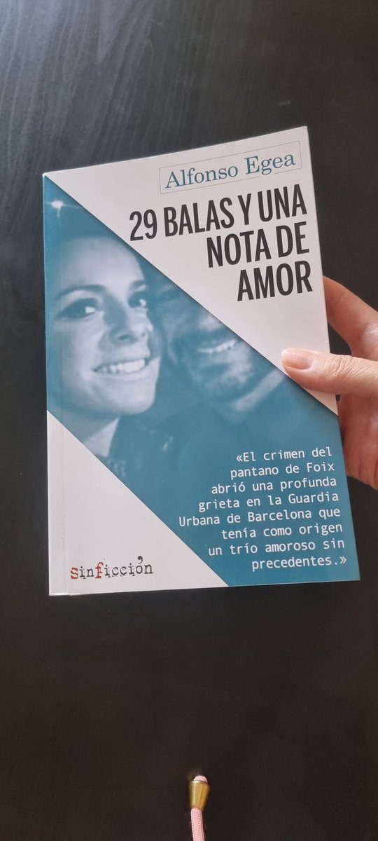 monicafarres's tweet photo. Genial @alfonso_egea 
Libro de fácil lectura que te atrapa desde el minuto uno #sinficcion @AlrevesEditor 
Todos sabemos la historia y su final pero si nos lo describen tan bien acabamos descubriendo cosas que no sabíamos. #29balasyunanotadeamor https://t.co/Xv8kwfjpza
