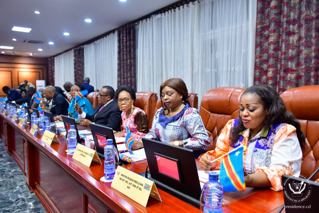 MinPP_Rdc's tweet photo. Au four et au moulin, dans une ambiance chaleureuse et exceptionnel  SEM le Président de la République, Chef de l’Etat, Félix-Antoine TSHISEKEDI TSHILOMBO, a présidé à la Cité de l’Union Africaine, la 105e réunion du Conseil des Ministres, ce vendredi 21 juillet 2023.
#MinPP_RDC https://t.co/hMogrY8LMY