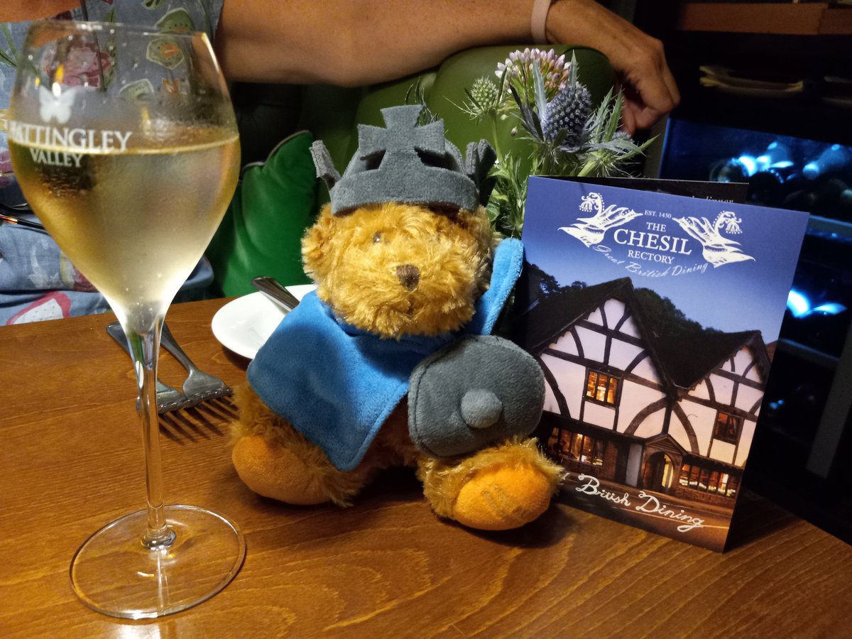 lanajaz's tweet photo. He finished up by treating us to a delicious meal @ChesilRectory! @King_Alf https://t.co/qJ0ZJyL8BA