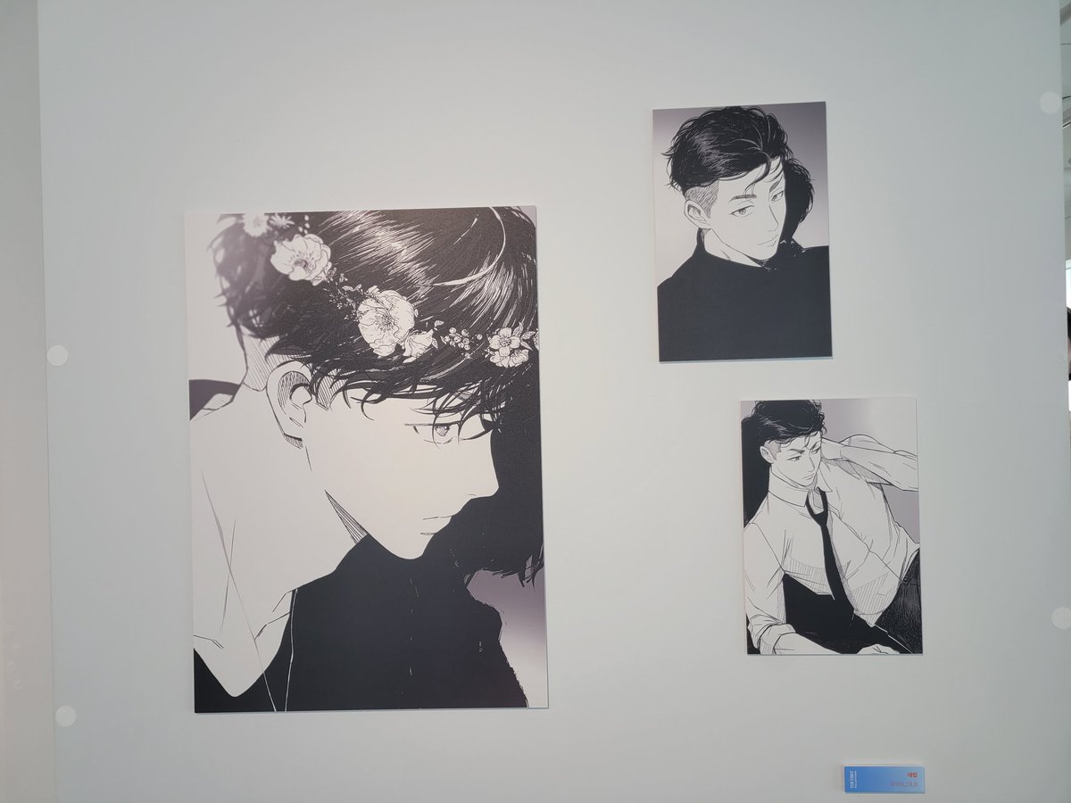 __a_aii_n's tweet image. THE FIRST 전시회에 다녀왔습니다! 갤러리에 들어가자마자 잔뜩 보이는 태섭이들에 전 그만 정신을 놓을...뻔 했지만 정신줄을 꽉 붙들어매고 입장했습니다! 들어가자마자 보이는 VARAC님의 태섭이에 광대를 내릴 수가 없...ㅎ

#송태섭생일전시회
#THE_FIRST
#더퍼스트
#여긴_태섭군의_미술관입니다