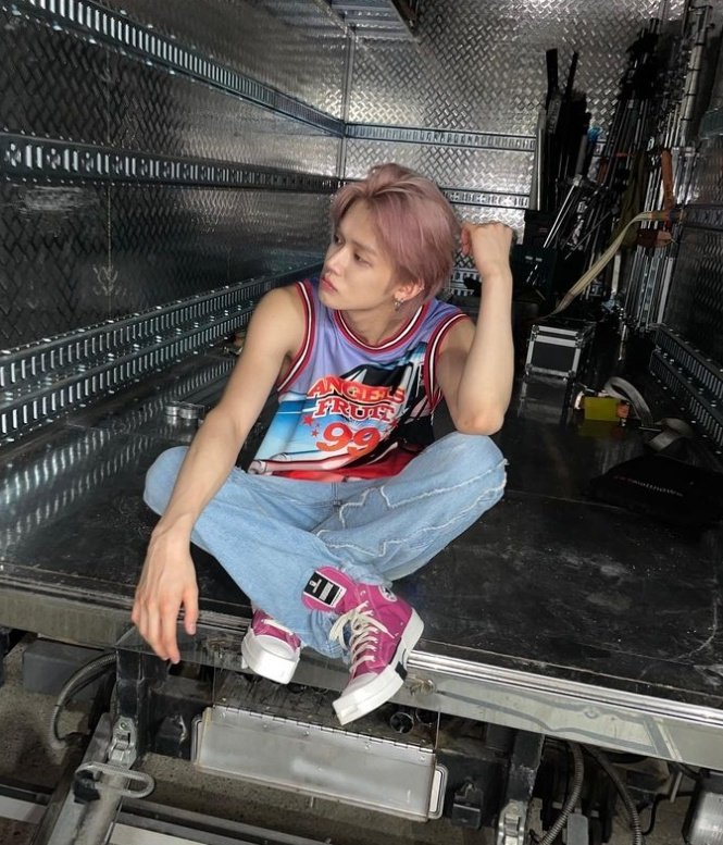 yeonfarie's tweet photo. YAWNZZN WITH PINK HAIR POST https://t.co/spCyKNhkXD