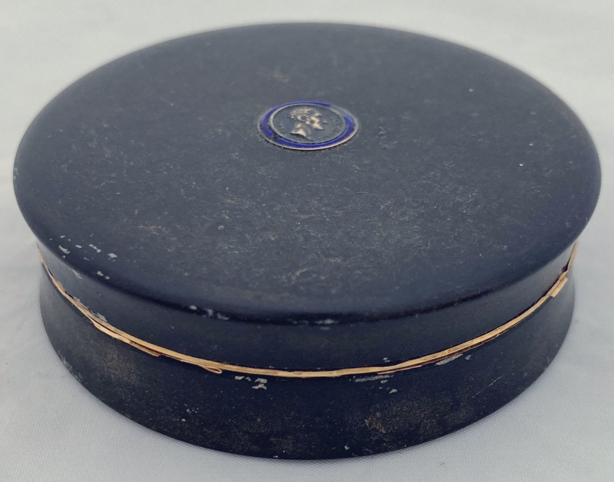 BassetlawA's tweet photo. A mid 19th century Duke of Wellington shellac snuff box with brass & enamel medalet. #DukeofWellington #snuffboxes https://t.co/YjIpedqJIS