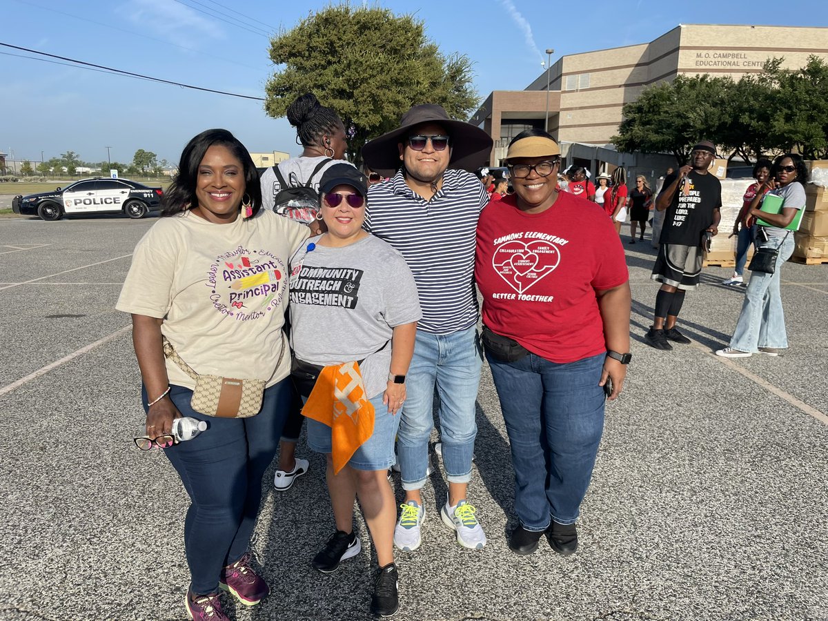 1EThompson's tweet image. Happy Saturday Aldine! Back to School Drive thru.  We have FREE backpacks and supplies.  School starts August 10, 2023.  #AldineRising #AldineConnected