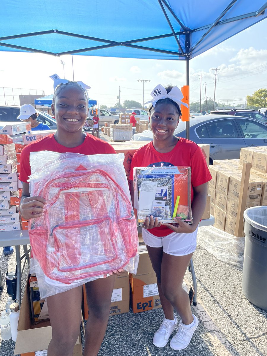 1EThompson's tweet image. Happy Saturday Aldine! Back to School Drive thru.  We have FREE backpacks and supplies.  School starts August 10, 2023.  #AldineRising #AldineConnected