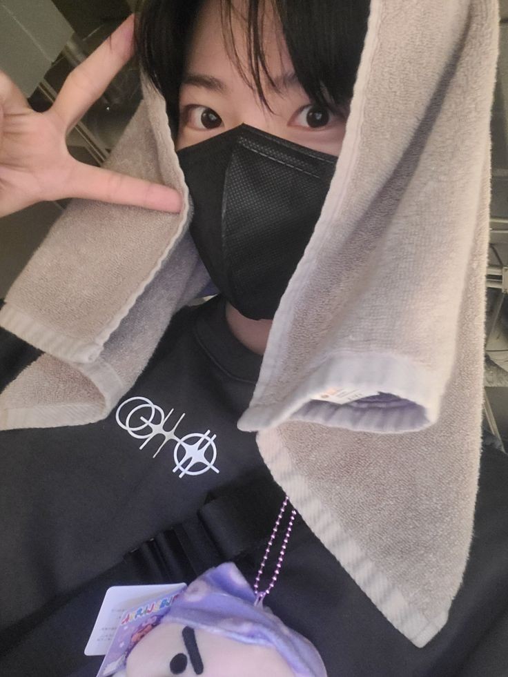 突然ですが垢移行しようと思います！🫶🏻💗
新しい垢でも繋がってくれる方いたら♡orリプして欲しいです🧏🏻‍♀️︎❤︎

繋がってくれてタグ回してくれたら飛び跳ねるぐらい喜びます((

(↓流れ防止用のジュンギュ置いとく^^)