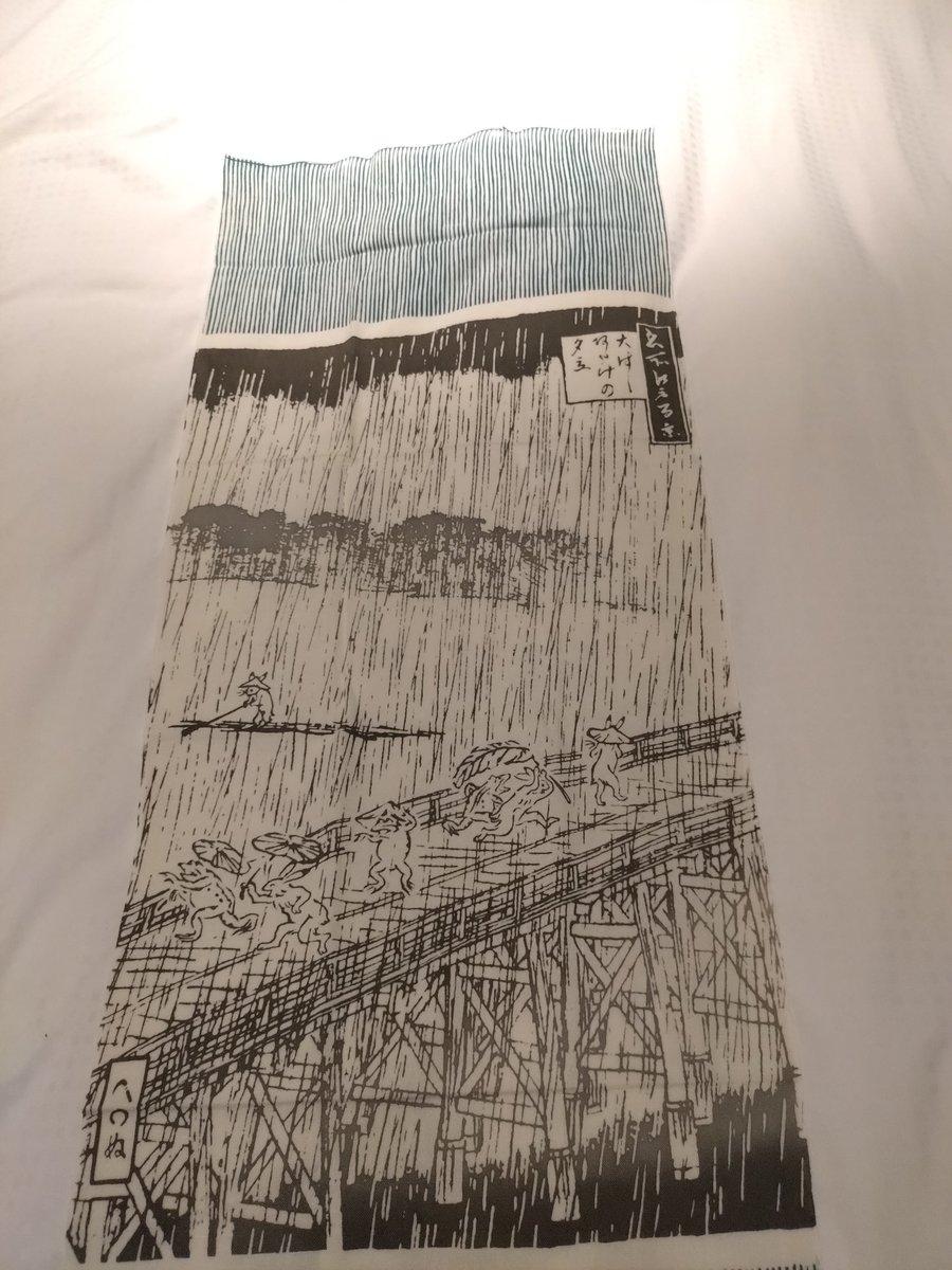 sui_647's tweet photo. 自分へのお土産爆買い。
テンションは爆上がり。
お財布事情は爆下がり。
が、悔いはない！！
だって！鳥獣戯画と浮世絵のコラボだなんてっ✨
#鳥獣戯画
#浮世絵
#葛飾北斎 
#歌川国芳
#歌川広重
#かまわぬ
#手ぬぐい https://t.co/YAQBaqwZhY
