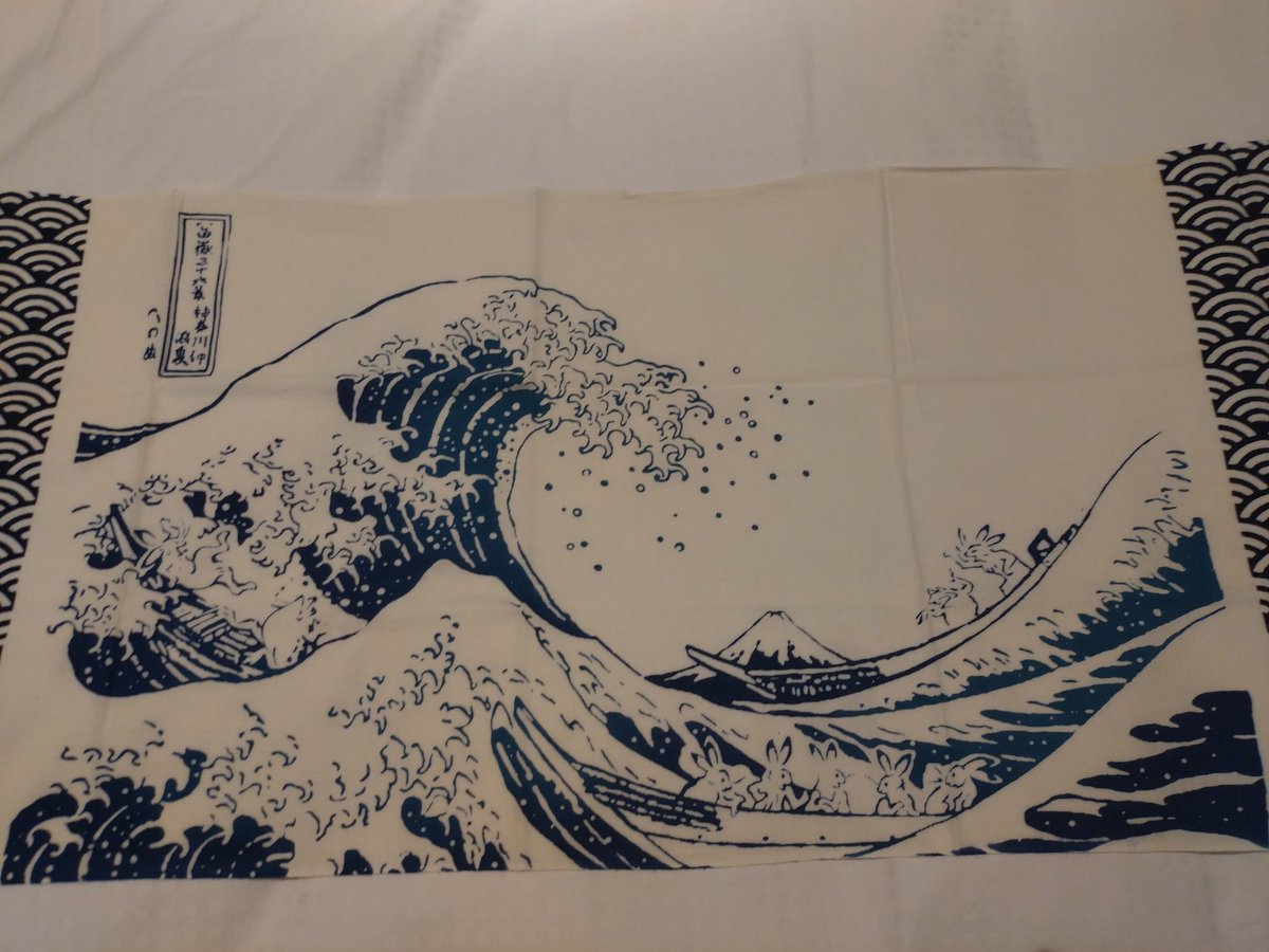 sui_647's tweet photo. 自分へのお土産爆買い。
テンションは爆上がり。
お財布事情は爆下がり。
が、悔いはない！！
だって！鳥獣戯画と浮世絵のコラボだなんてっ✨
#鳥獣戯画
#浮世絵
#葛飾北斎 
#歌川国芳
#歌川広重
#かまわぬ
#手ぬぐい https://t.co/YAQBaqwZhY