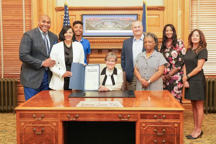 Jenn Laird tweet media