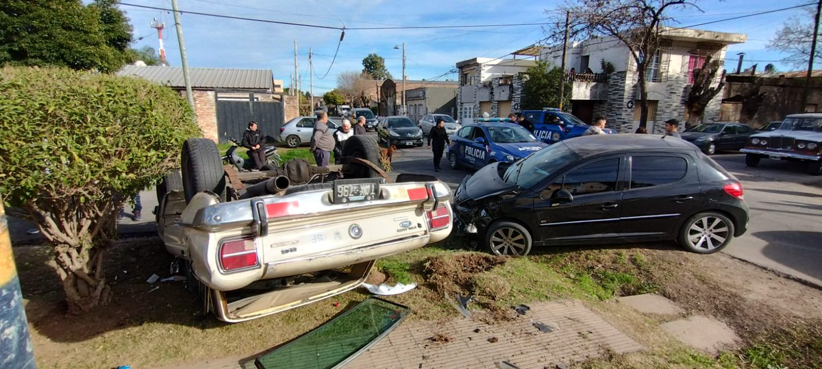 radio2rosario's tweet photo. #URGENTE
Barrio Las Delicias
Cazadores y Corralito, chocaron dos vehículos 
En Vivo @Carolocelso https://t.co/yBwN2mlIhN