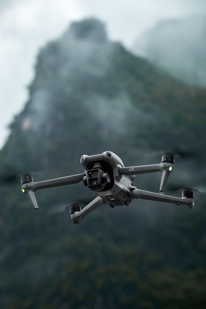 DJIGlobal's tweet image. Air 3’s new O4 HD Transmission system ensures your signal remains smooth, even in complex environments 💪