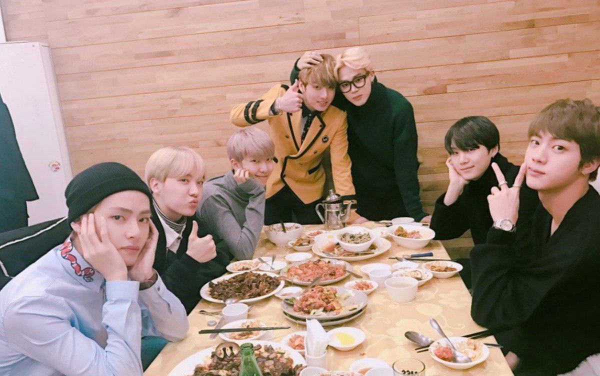O613file's tweet photo. "the one thing i feel most lucky about is that i met you guys" https://t.co/4Pb13AWxIh