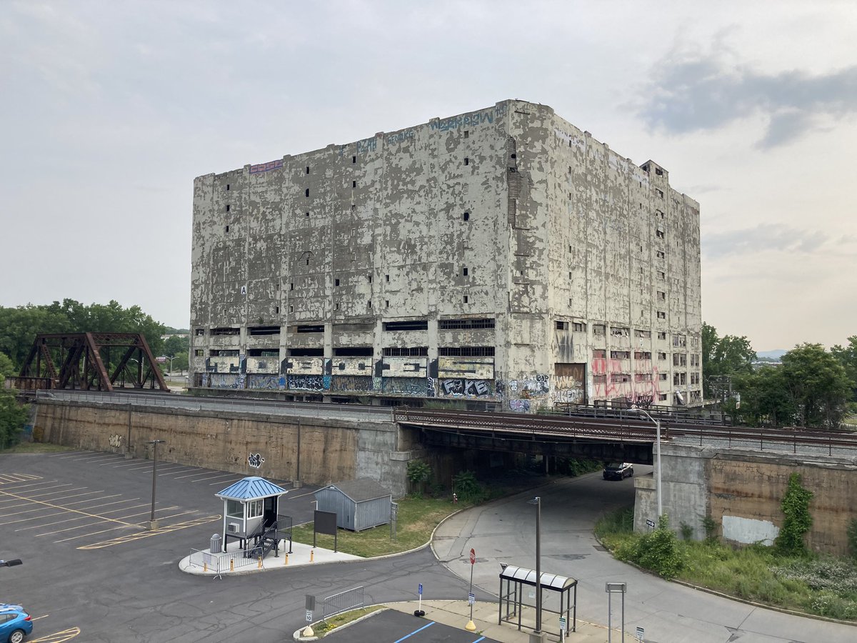 CaseySeiler's tweet photo. A year after #CentralWarehouse lashed out at the haters, its latest development team estimates it will take $120M (and counting) to rehab the beast, and a lot more public support for even initial work such as asbestos remediation. @shugheswrites reports. https://t.co/kZsL5wi2eH https://t.co/0Ti3rY2gdq