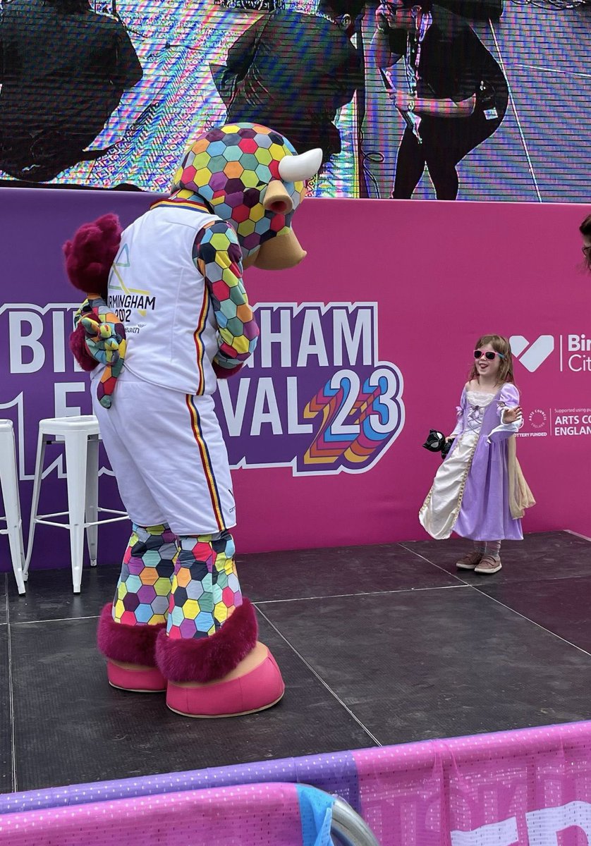 MagsonRachael's tweet photo. Reunited ! Thanks @BhamFestival23 @UnitedBy2022 #perry https://t.co/7wMy2MpbB0