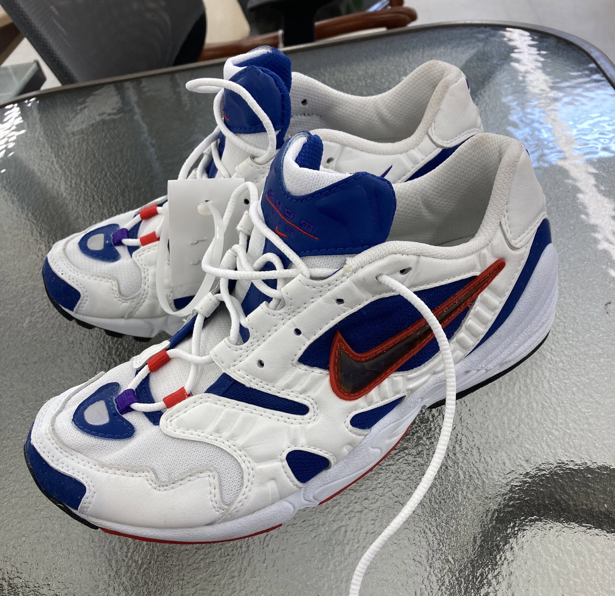 Knipoog Evalueerbaar martelen David Whitehead on Twitter: "Found an absolute running grail in the thrift  just now. Nike Air Equilibrium (Womens) from 1998. In deadstock condition.  Crazy find. https://t.co/IzNWXAoaFZ" / X