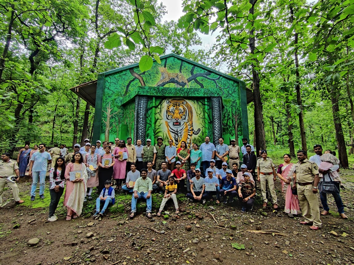 magical_melghat's tweet photo. दि. 29 जुलै 2023 रोजी #MelghatTigerReserve निसर्ग निर्वचन संकुल, सेमाडोह येथे #GlobalTigerDay निमीत्त कार्यक्रम घेण्यात आला. व्याघ्र संवर्धनबाबत जनजागृतीकरिता #RunForTiger व #PaintingCompetition आयोजित करण्यात आली. स्पर्धेतील विजेत्यांना बक्षीस वितरण करण्यात आले.
#MarathiTwitter https://t.co/LjXUsQDAk8