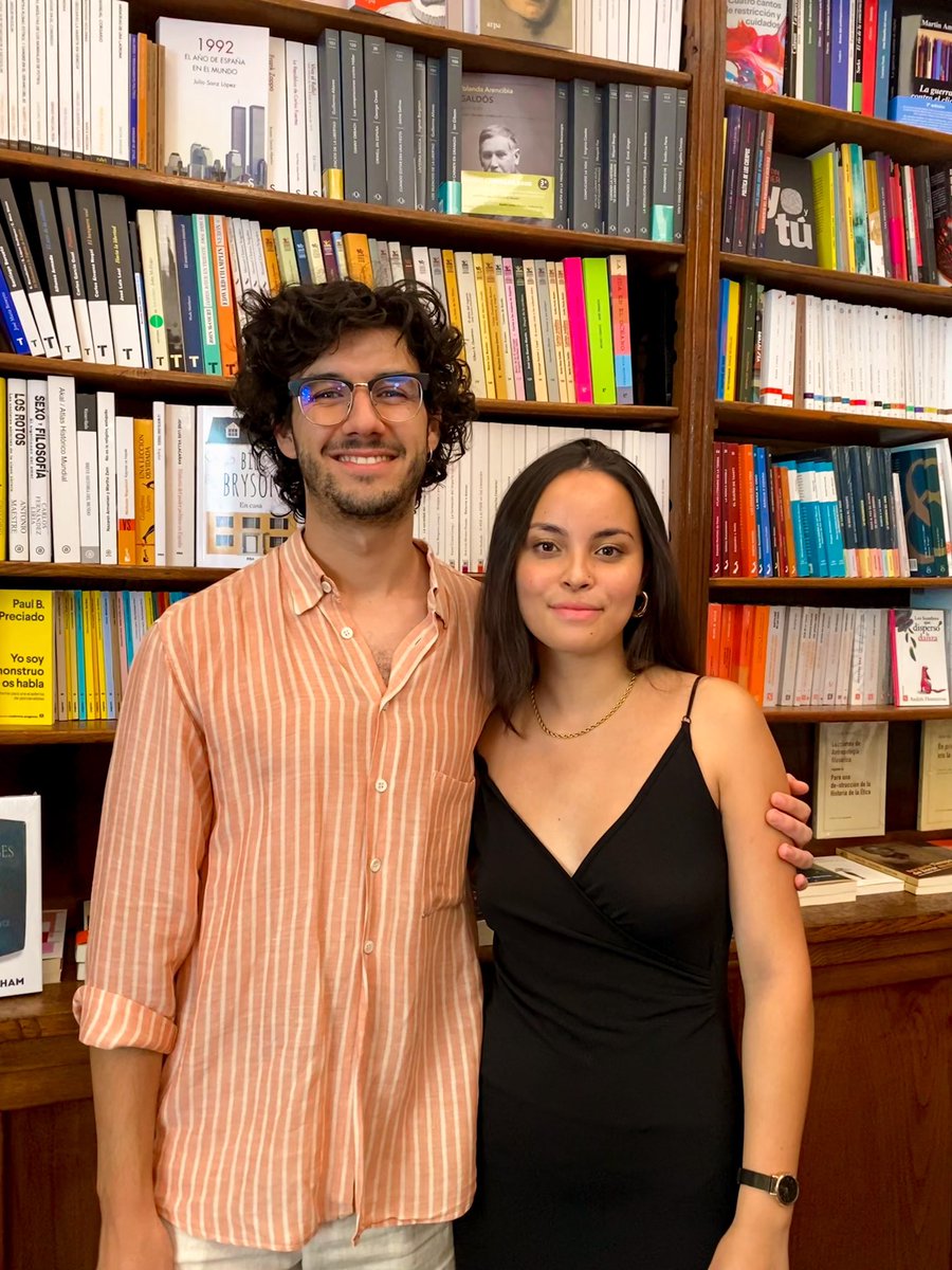 📚 El verano pasado reabrió <a href="/Pergamo_Lib/">Pérgamo</a>, la librería más antigua de Madrid. Hoy cierran la temporada con un buen vermú y unas charletas, pero volverán en septiembre con muchos proyectos nuevos. ¡Vivan las librerías de barrio!

📍 C. del Gral. Oráa, 24.