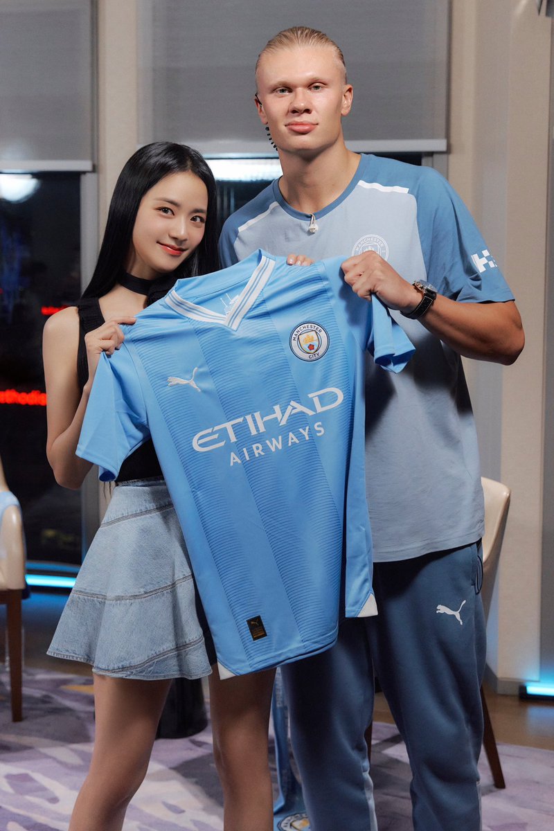 Erling Haaland and Jisoo From Black pink 😍