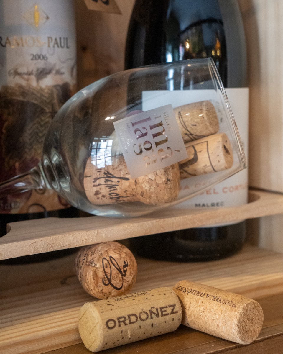 ¡Cada detalle cuenta! Nuestro amor por el vino se refleja en cada rincón de nuestro restaurante.

📱Reservas: +34 689 586 795 / + 34 951 539 044
📍C / Álamos 8 #Málaga

#Malaga #wine #winelover #foodandwine #vino #invinoveritas #vinoteca #vinosdemalaga